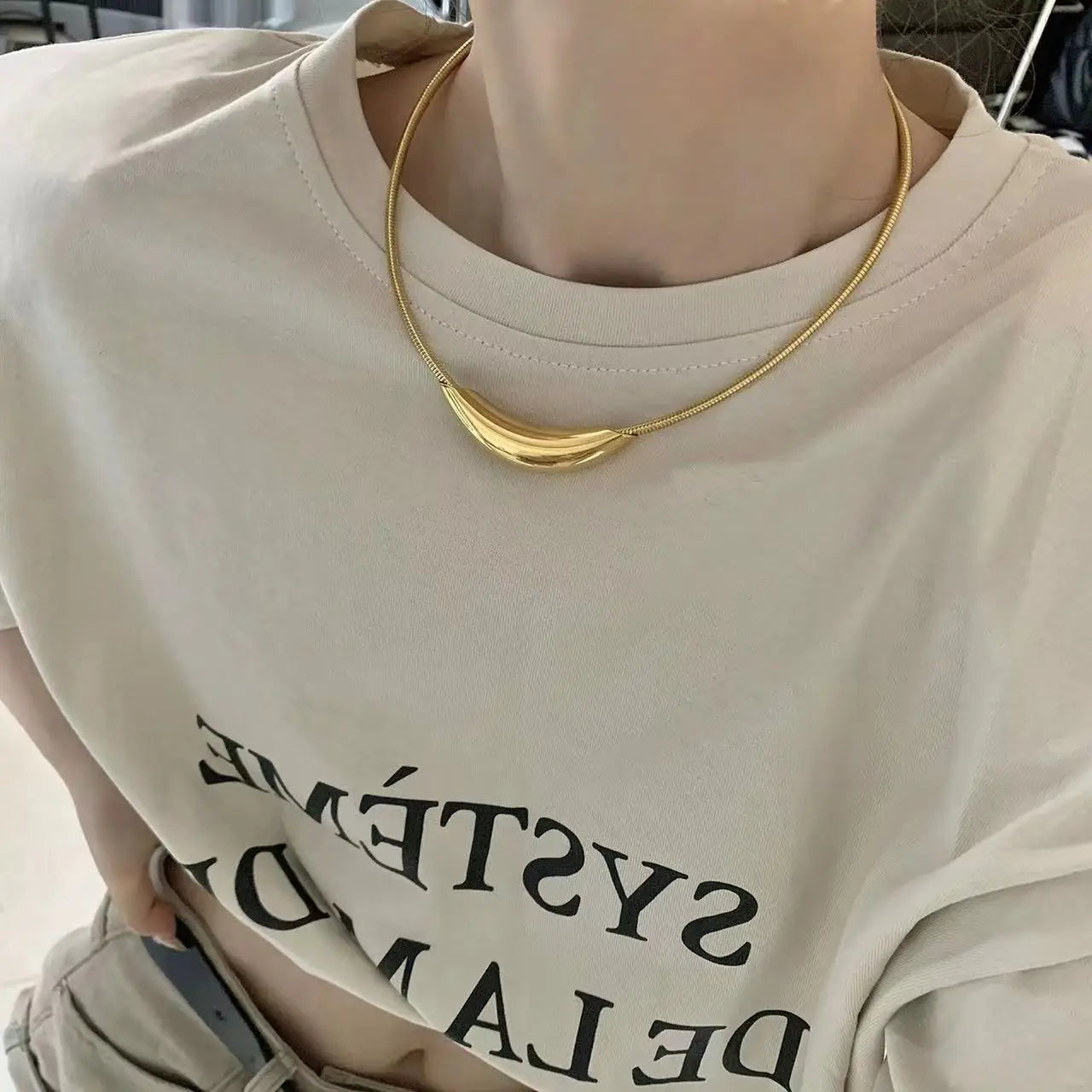 French Retro Design Meta necklace